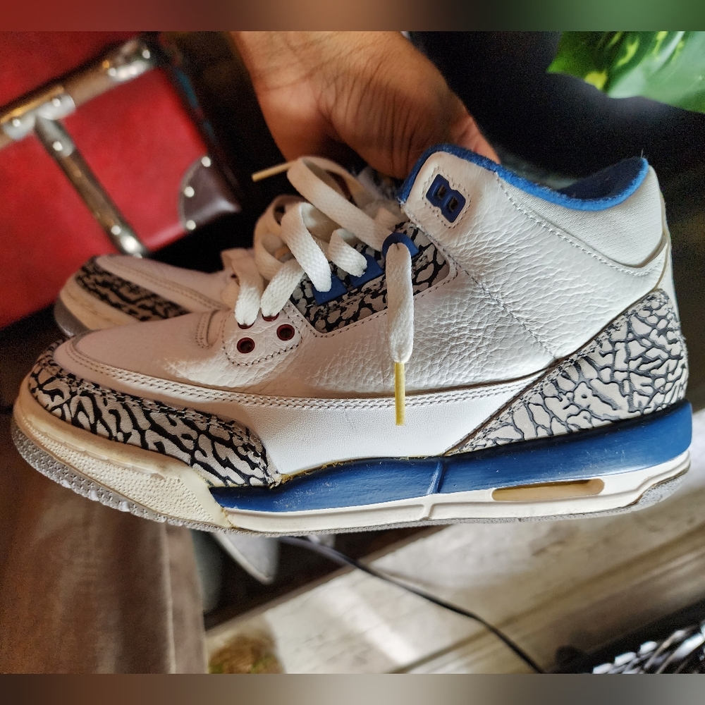 Jordan Retro 3 Blue Size 6Y, women's 7.5